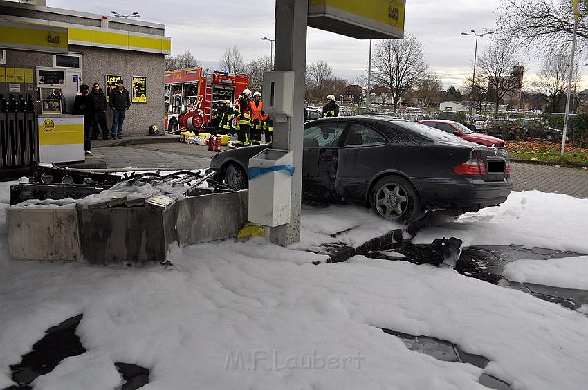 Tanksaeule umgefahren in Leverkusen P27.JPG